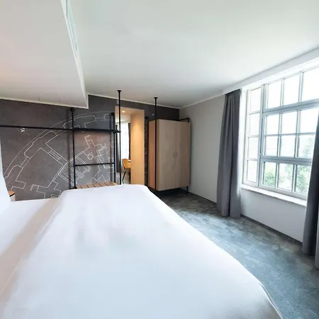 מלון Wasserturm Cologne, Curio Collection By Hilton קלן