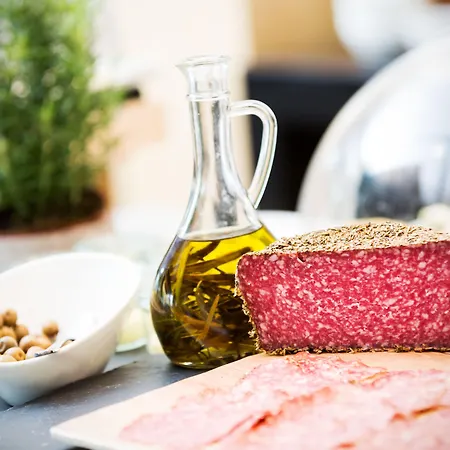 Wasserturm Cologne, Curio Collection By Hilton מלון 4*