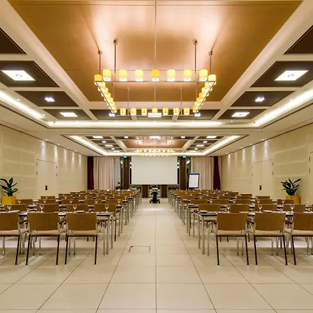 מלון Wasserturm Cologne, Curio Collection By Hilton 4*