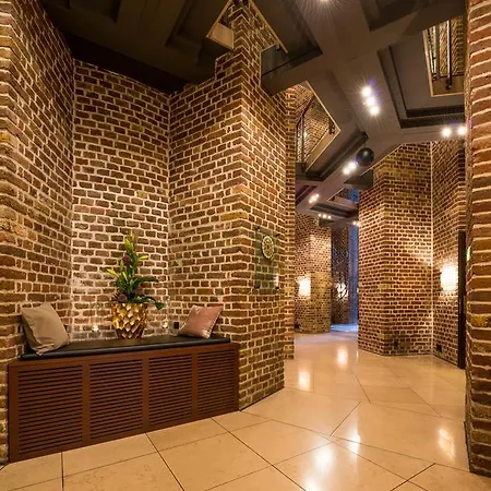 מלון Wasserturm Cologne, Curio Collection By Hilton 4*