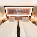 Hotel Wasserturm Cologne, Curio Collection By Hilton