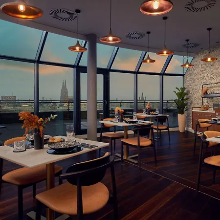 Ξενοδοχείο Wasserturm Cologne, Curio Collection By Hilton Κολωνία