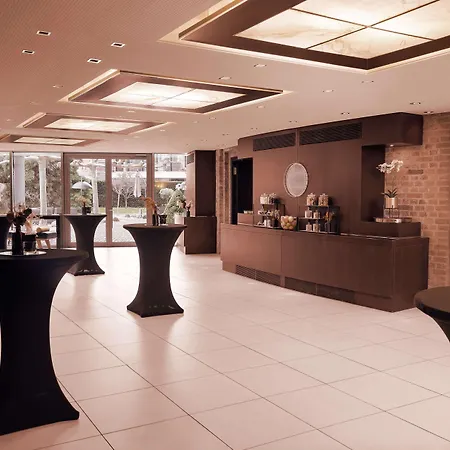 Hotell Wasserturm Cologne, Curio Collection By Hilton 4*