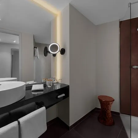 Otel Wasserturm Cologne, Curio Collection By Hilton 4*