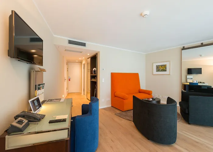 Hotel Wasserturm Cologne, Curio Collection By Hilton