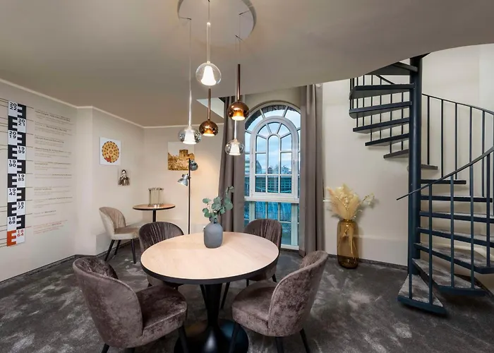 酒店 Wasserturm Cologne, Curio Collection By Hilton 4*