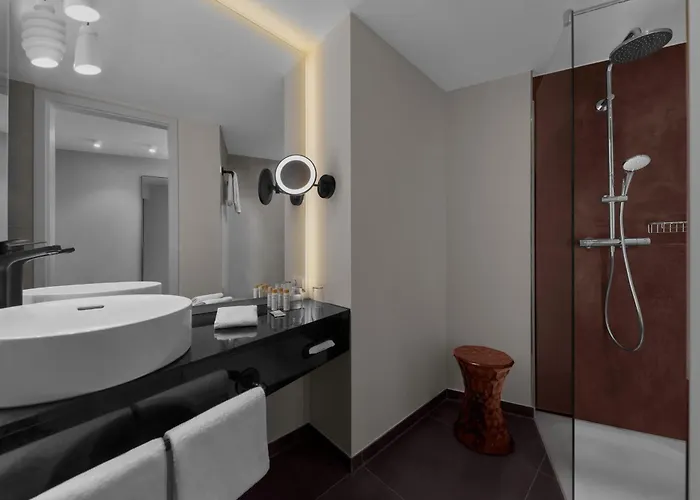 Hotel Wasserturm Cologne, Curio Collection By Hilton 4*