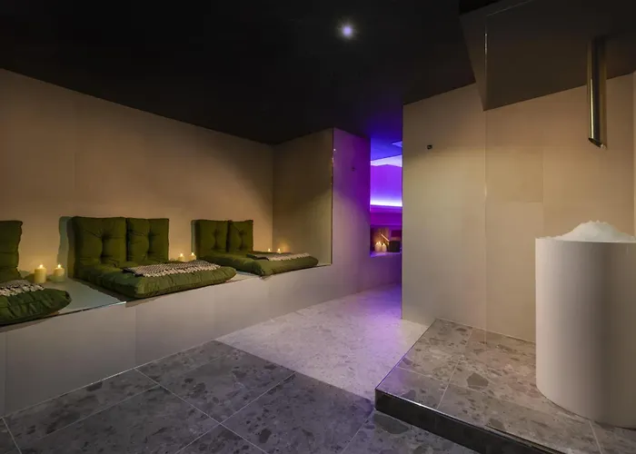 Hotel Wasserturm Cologne, Curio Collection By Hilton 4*