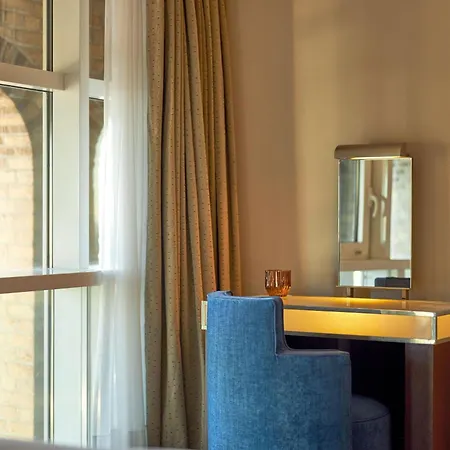 Ξενοδοχείο Wasserturm Cologne, Curio Collection By Hilton 4*