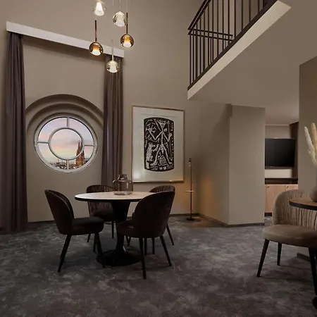Ξενοδοχείο Wasserturm Cologne, Curio Collection By Hilton Κολωνία