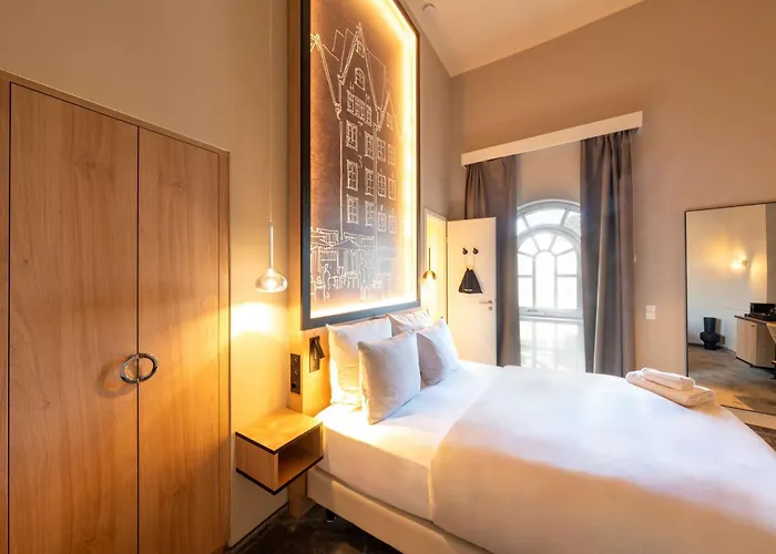 Hotel Wasserturm Cologne, Curio Collection By Hilton Kolonia